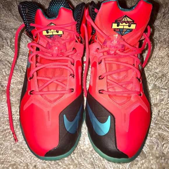 Lebron 11s Elite Superhero ‼️🔥 worn twice😍 - Picture 3 of 4